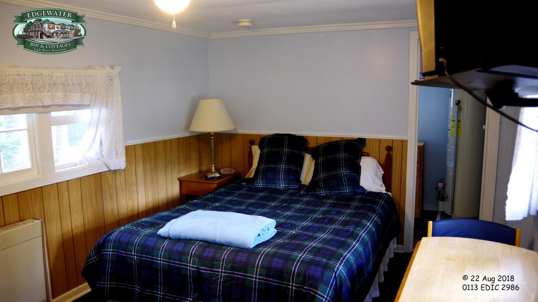 Edgewater Inn & Cottages Eagle River Room photo
