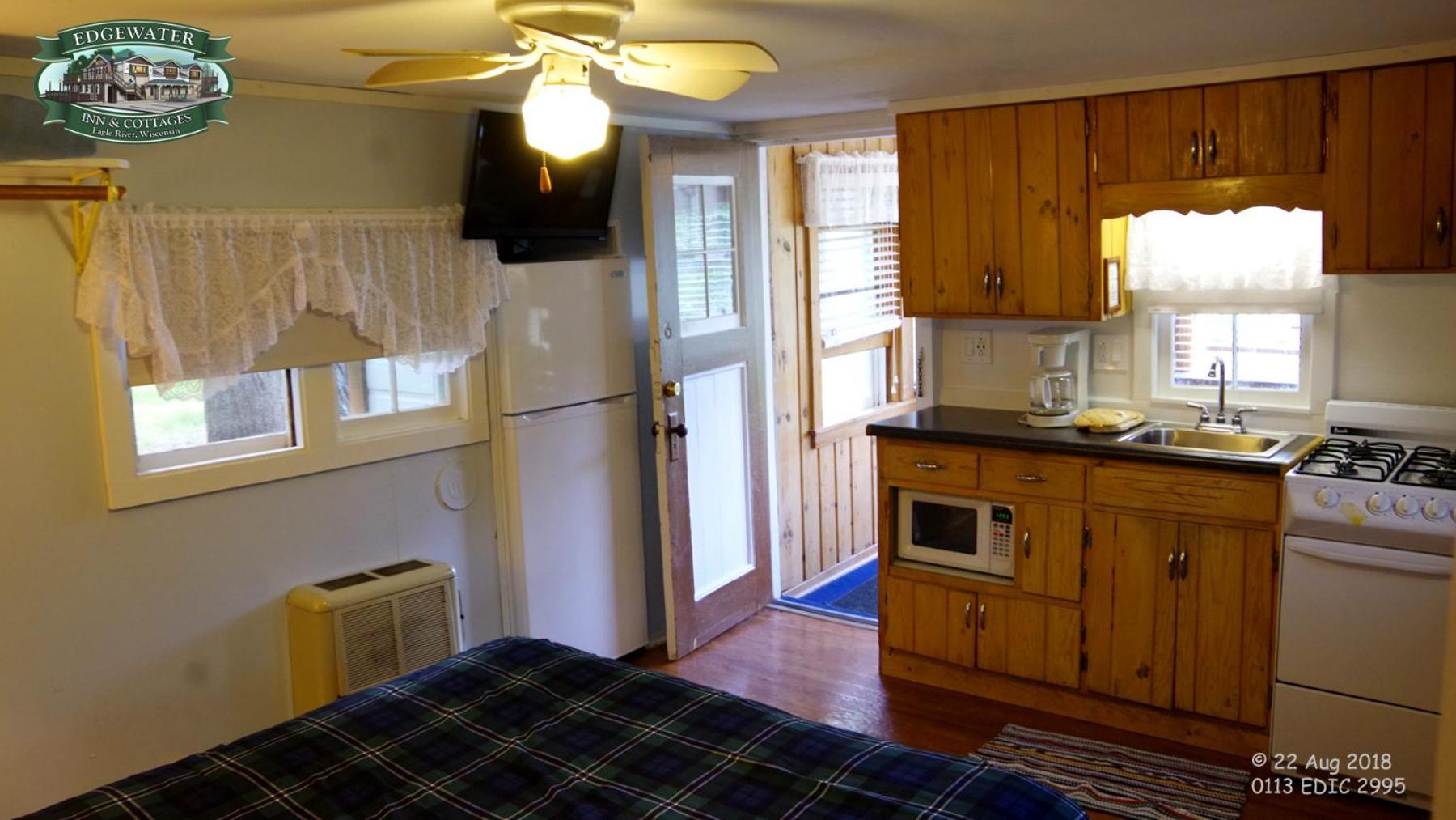 Edgewater Inn & Cottages Eagle River Room photo