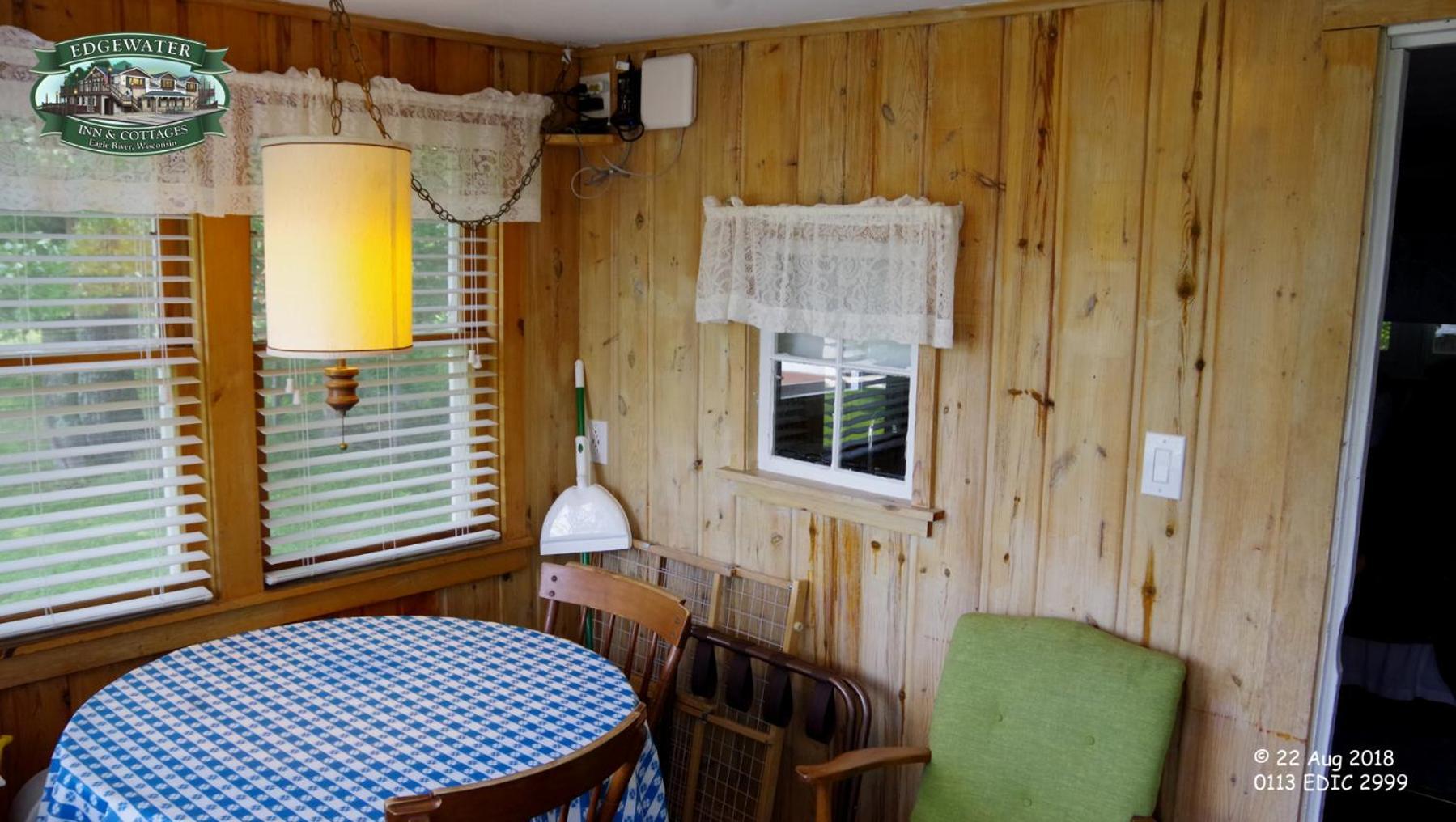 Edgewater Inn & Cottages Eagle River Room photo